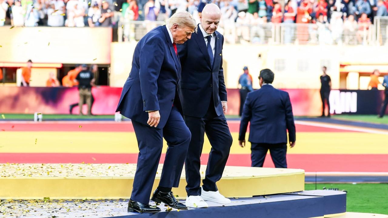photo of The POTUS joked he loses weight when it's hot out.