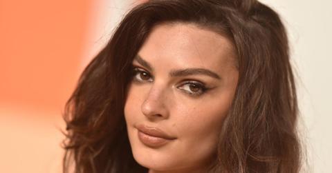 emily ratajkowski ditches clothes photo