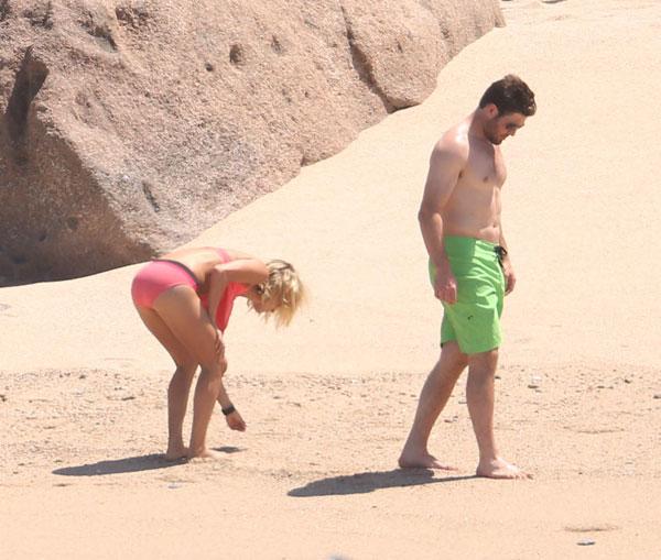 Carrie Underwood Bikini Mike Fisher Shirtless Mexico