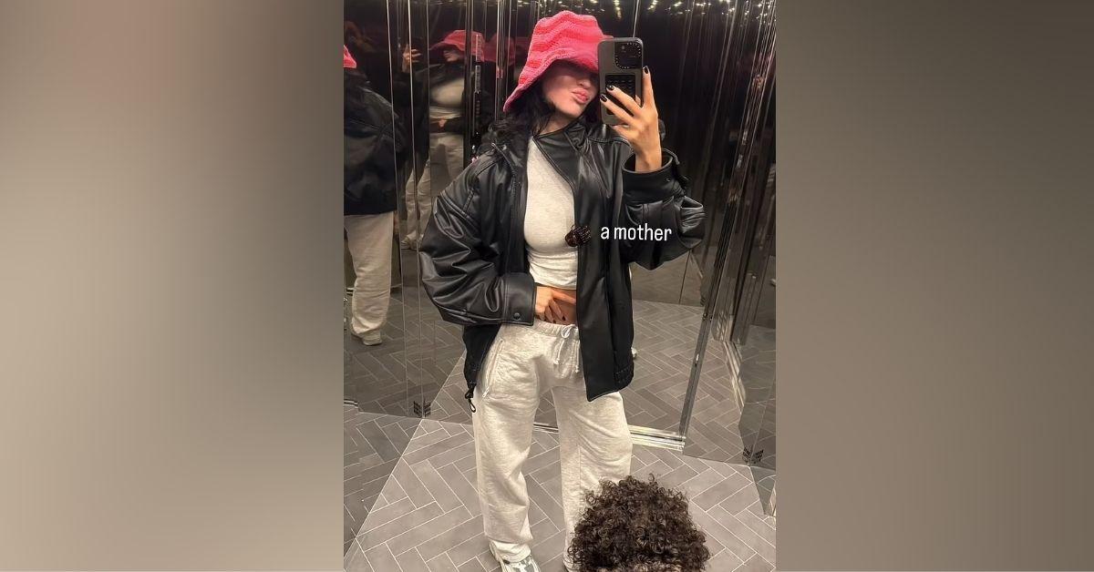 kylie jenner mother photo with kids