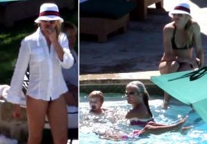 2010__08__Cameron_Diaz_Aug16_m 300×209.jpg