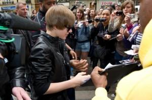 2010__04__Justin_bieber_April30_07 300×199.jpg