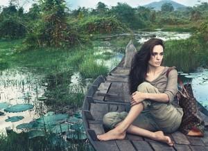 2011__06__Angelina_Jolie_Louis_Vuitton_Ad_June13news 300×218.jpg