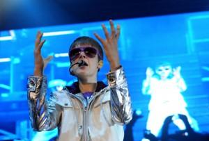 2011__04__Justin_Bieber_April25newsnea 300&#215;203.jpg