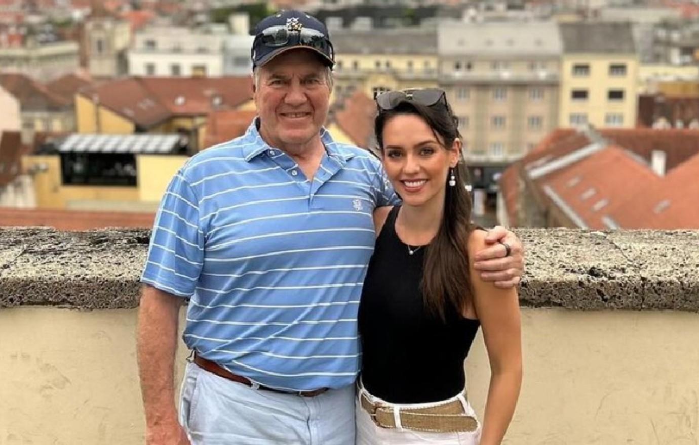 bill belichick cozies girlfriend jordon hudson marriage rumors photo