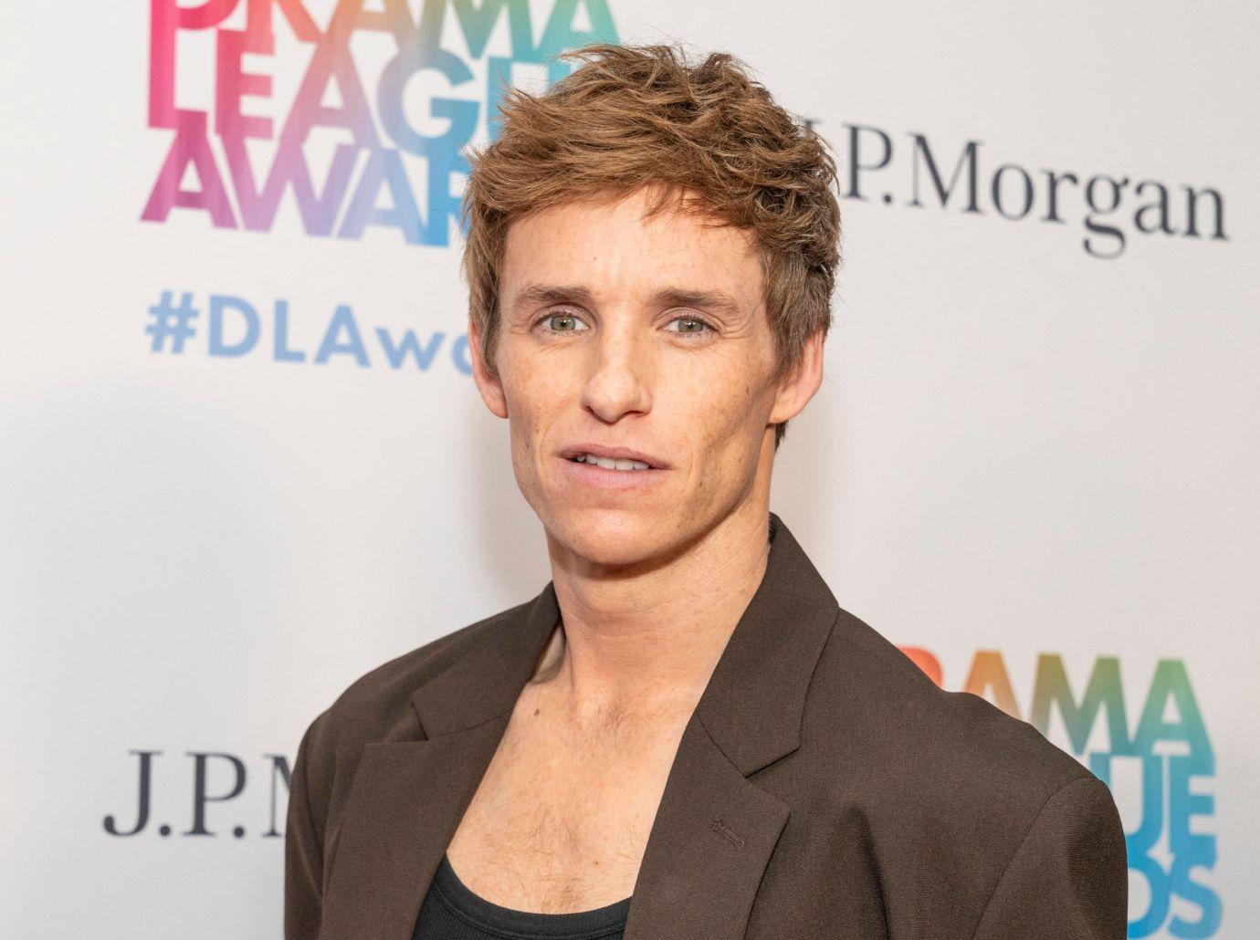 eddie redmayne dragged disturbing  tony awards performance watch