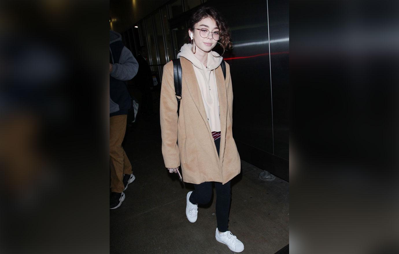 sarah hyland hospitalized swollen face photo 06