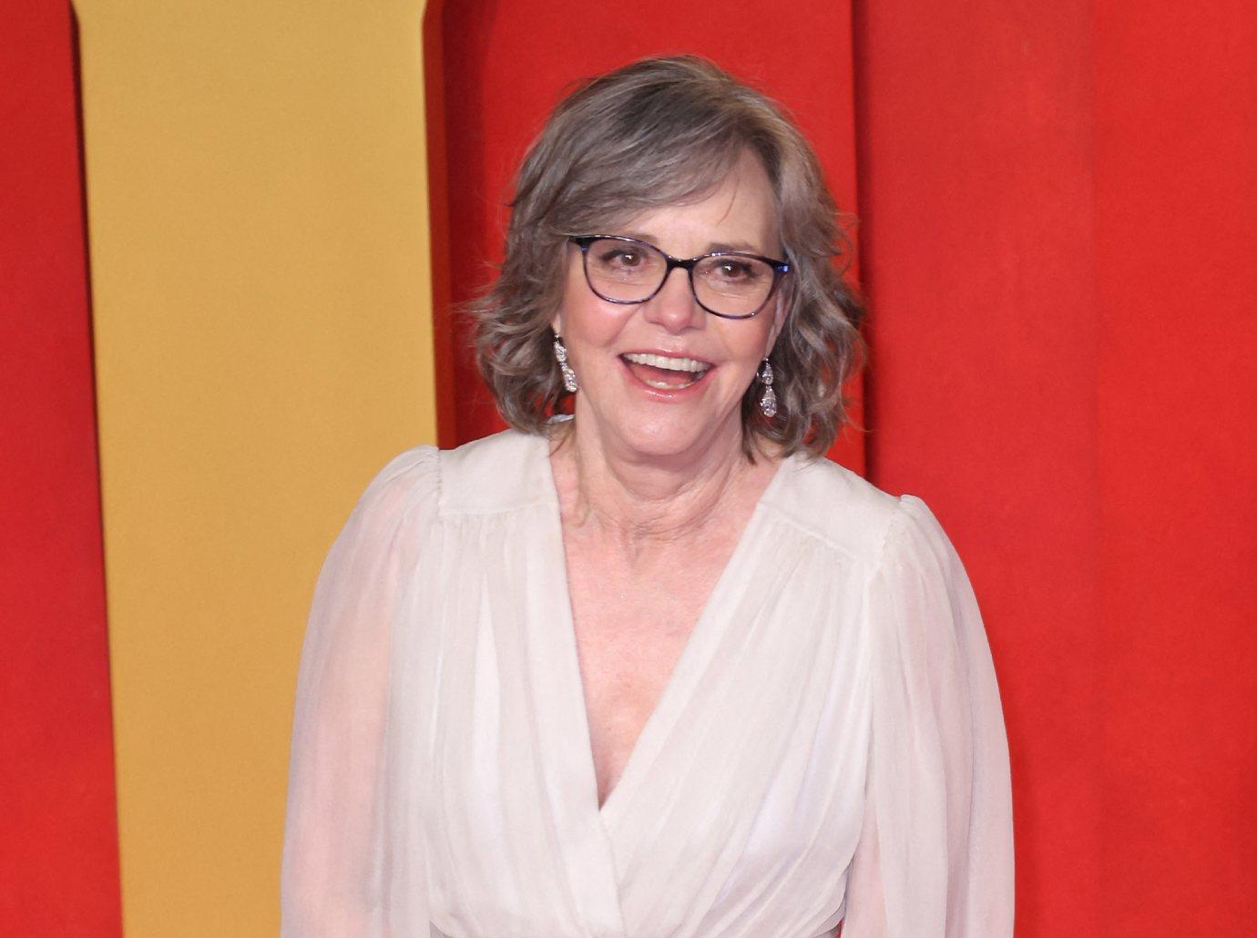 sally field  looks unrecognizable walks dog