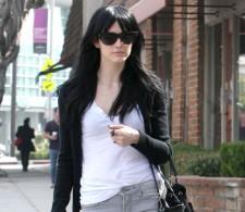 2010__02__Ashlee_SimpsonFP_4main 225×195.jpg