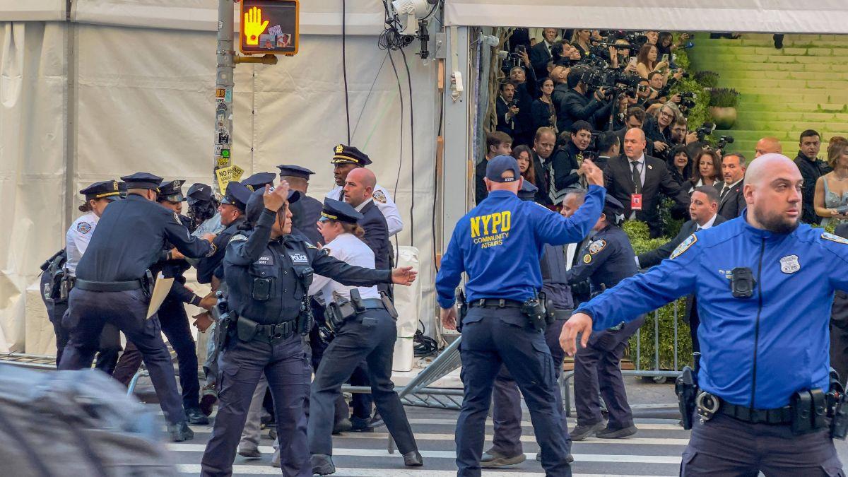 Image of Protests overshadowed the red carpet.