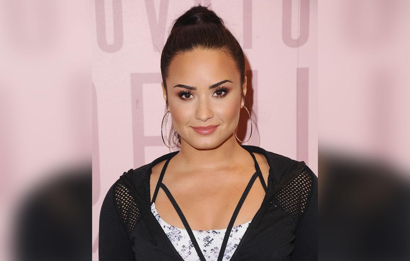 Demi Lovato Visits Fabletics At Del Amo Fashion Center &#8211; Arrivals