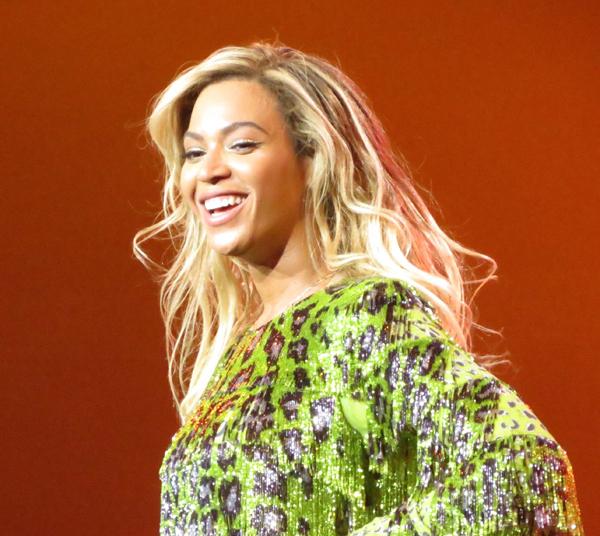 Check Out Beyonce's Concert Costume, Plus More Celeb Pics!