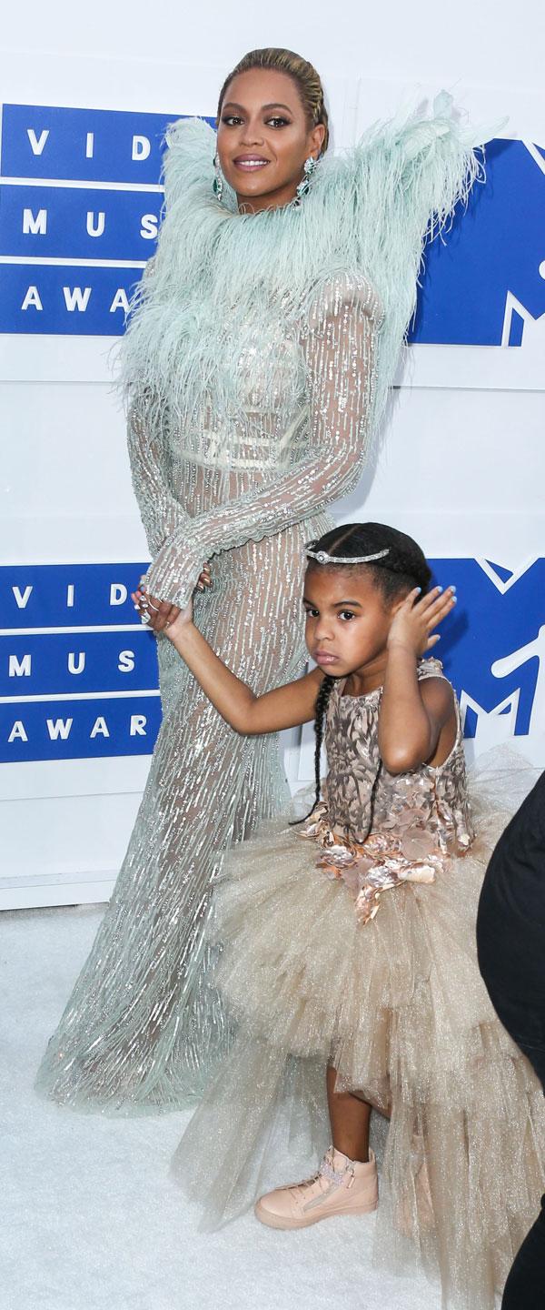 Beyonce blue ivy 11k dress 06