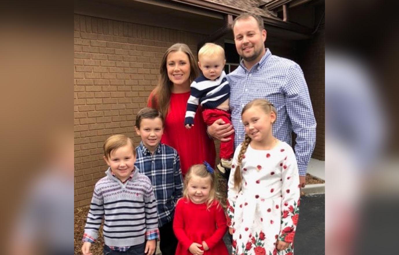 Anna And Josh Duggar With Their Kids Baby Girl