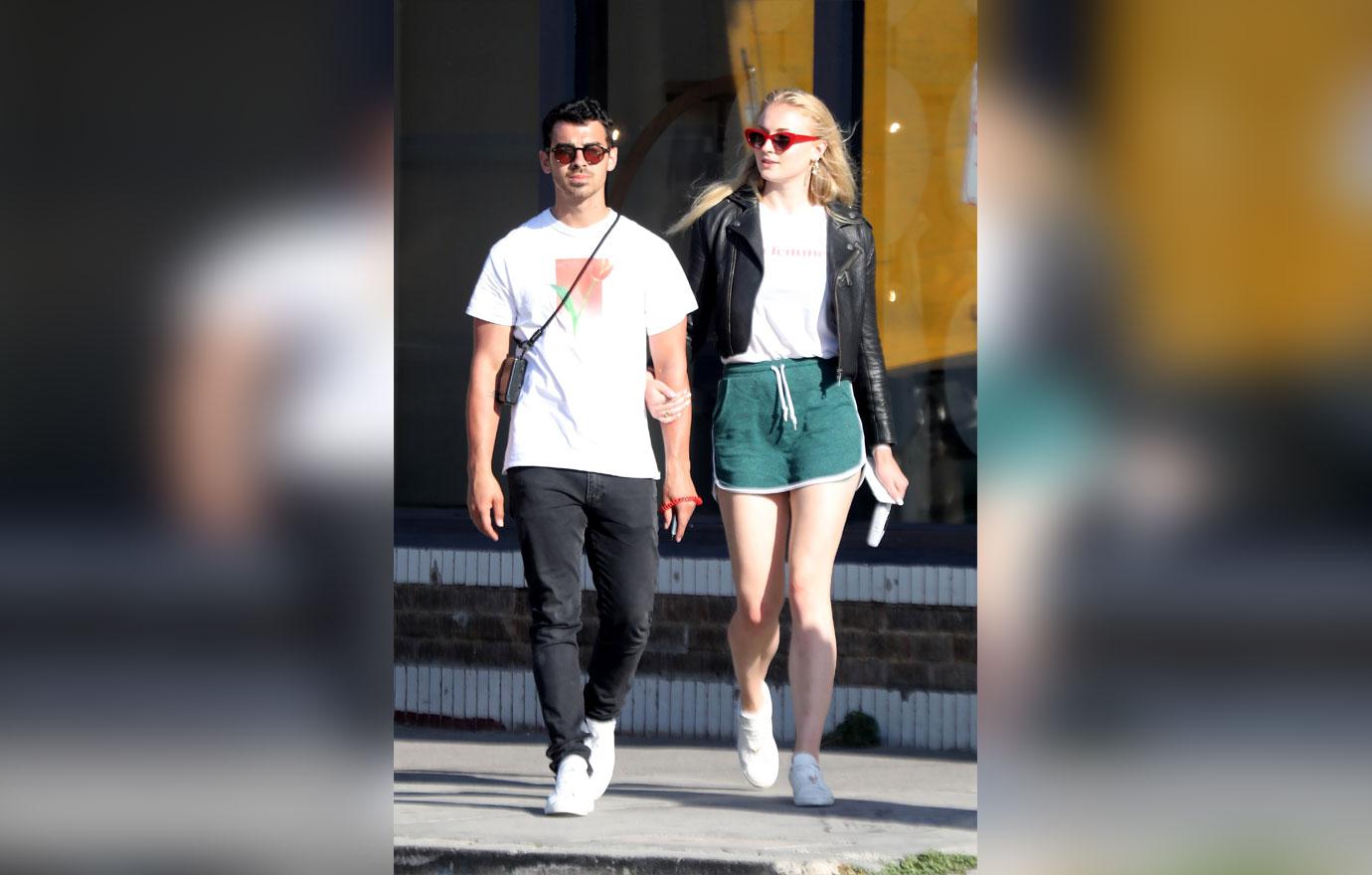 Joe Jonas Girlfriend Sophie Turner Flirty Behavior 02