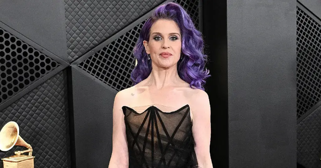 kelly osbourne denies plastic surgery procedures broken