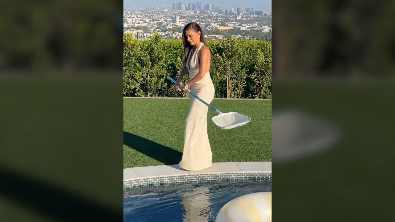 Photo of Eva Longoria wore a surprising outfit for cleaning her pool.
