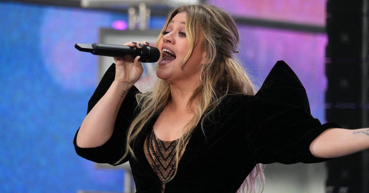Photo of Kelly Clarkson