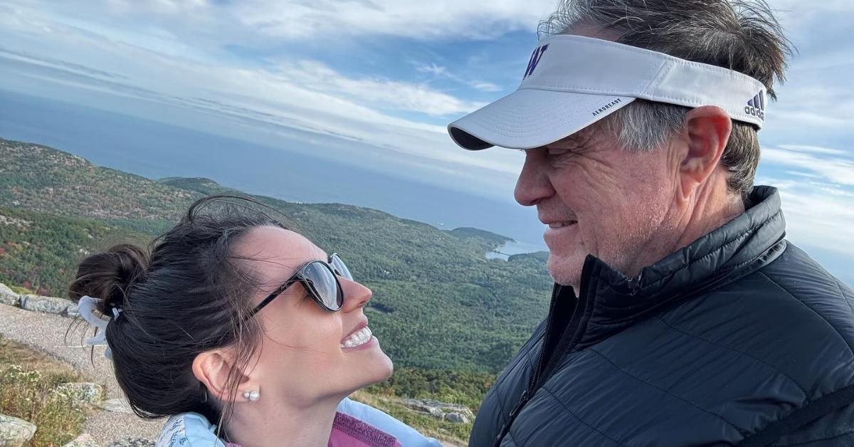 bill belichick girlfriend jordan hudson holiday photo nantucket stroll