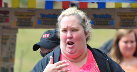 Honey Boo Boo’s family members help her sell Girl Scout cookies in Georgia