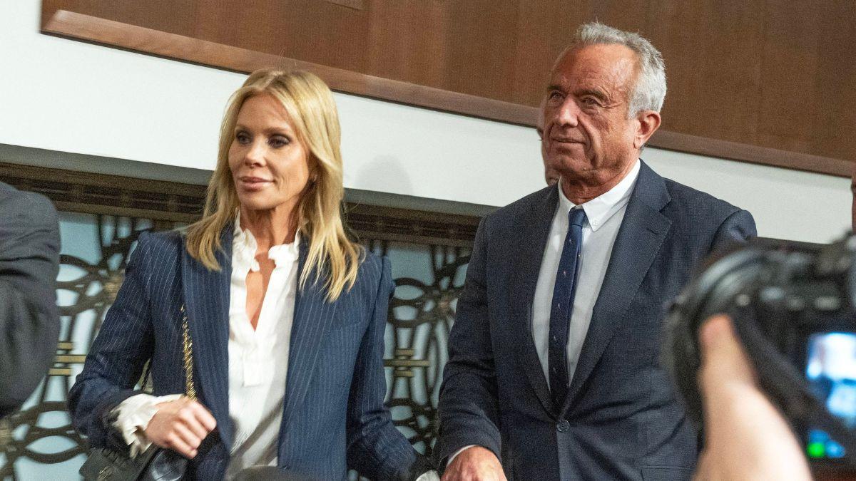 image of rfk jr and Cheryl Hines 
