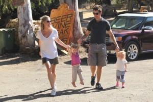 2010__09__Rebecca_Romijn_Sept20_03 300×199.jpg