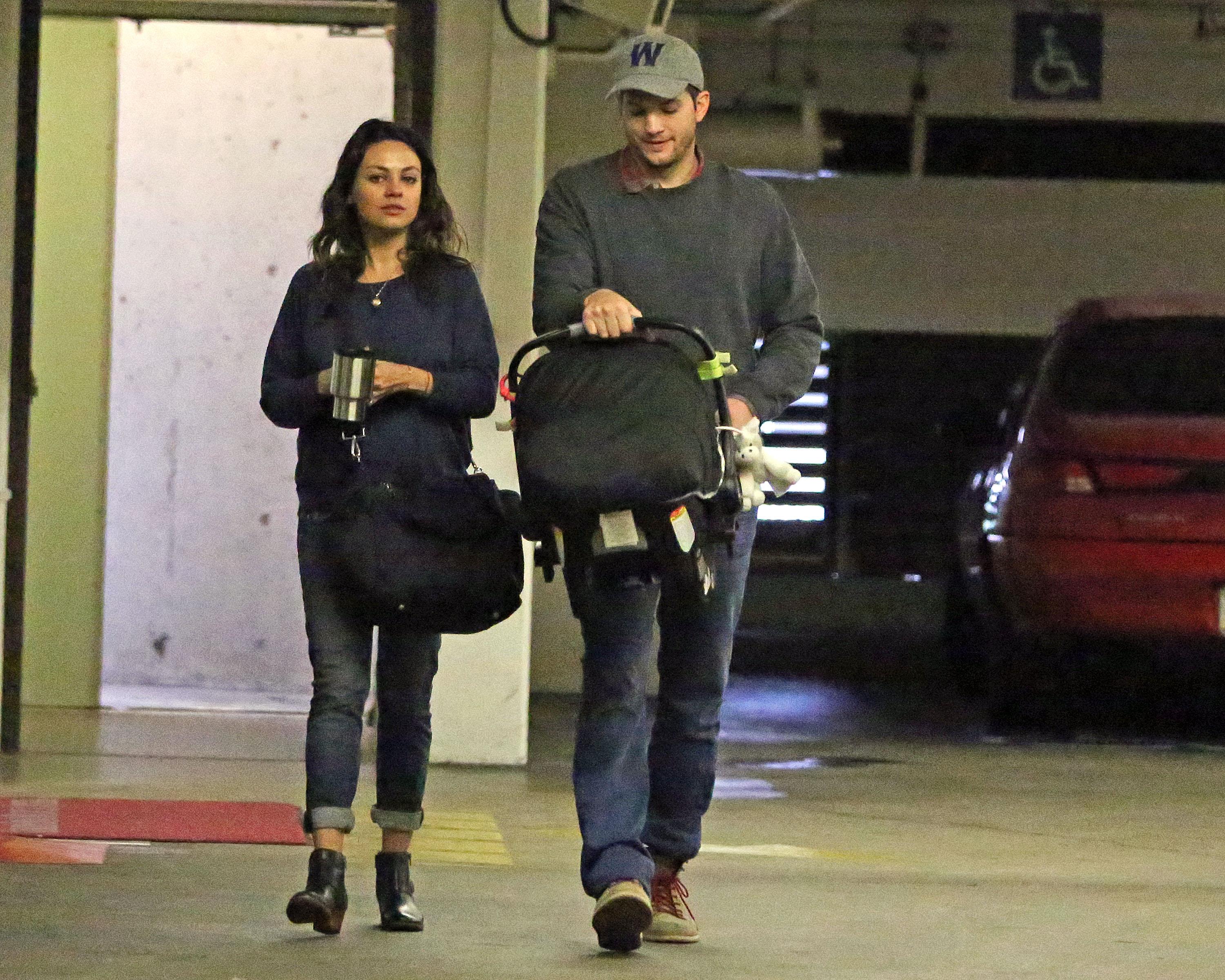 EXCLUSIVE: INF &#8211; Mila Kunis and Ashton Kutcher with daughter Wyatt Isabelle Kutcher