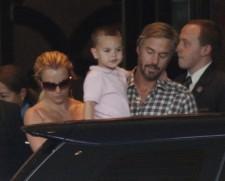 2009__11__fp_4005104britney_111309 225×181.jpg