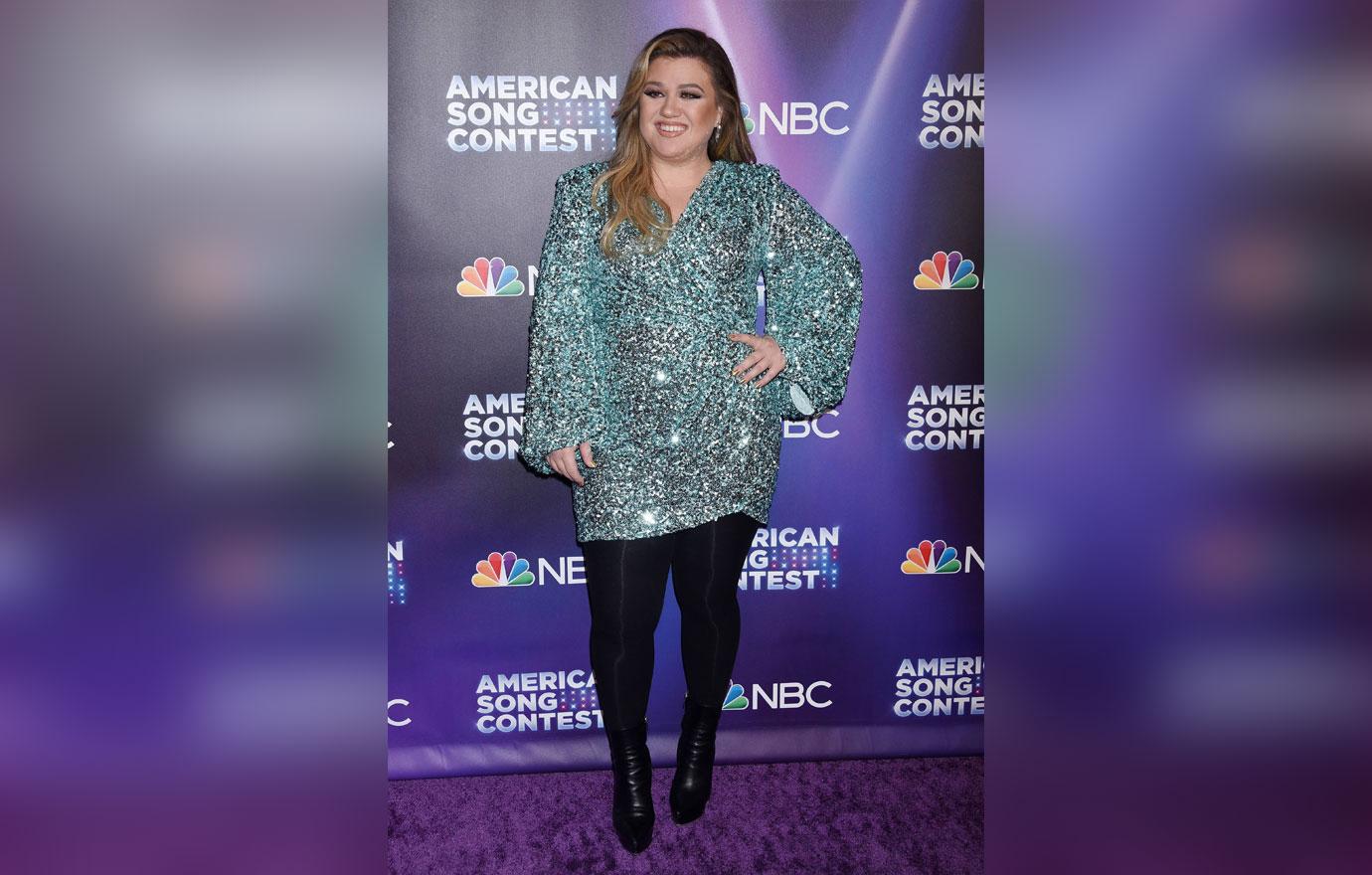 kelly clarkson files police report man trespassing gifts