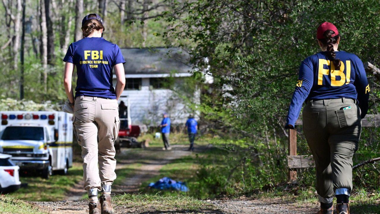 Image of FBI investigators responded after suspicious white powder was mailed to congressional offices in Illinois.
