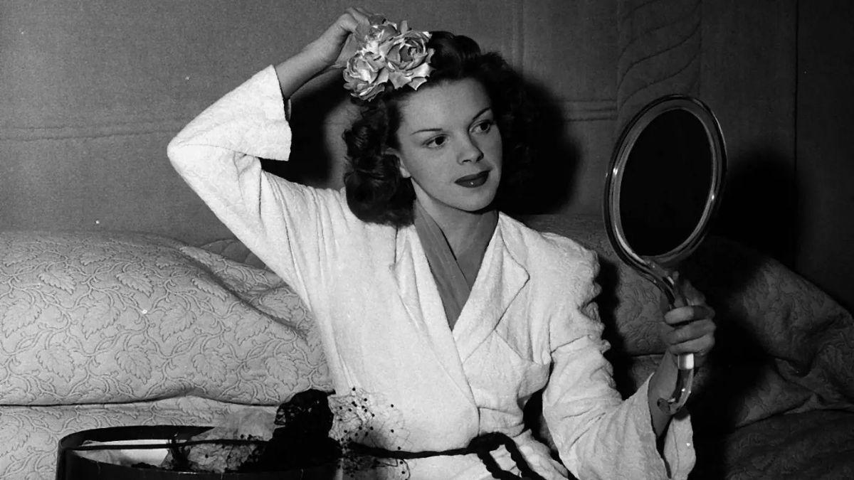 Phot of The actress reportedly struggled with insecurity over her appearance.