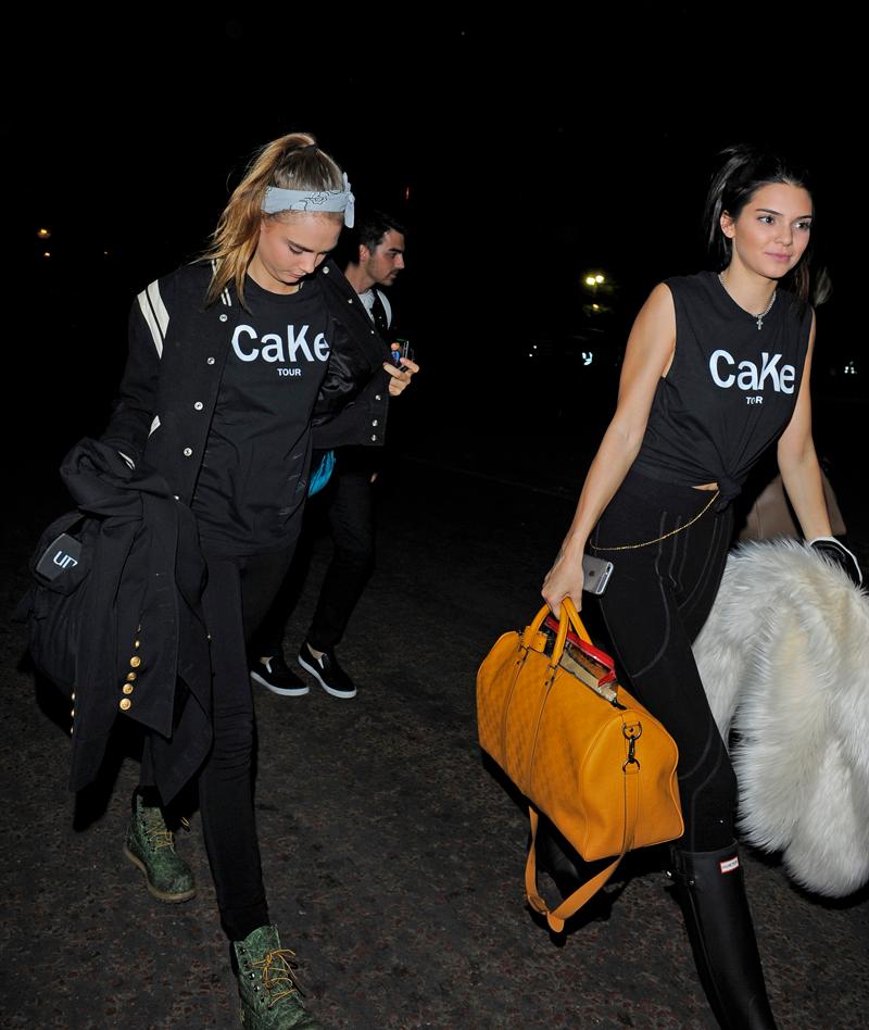 CaKe: Cara Delevingne e Kendall Jenner terão uma marca de roupas juntas –  Vírgula