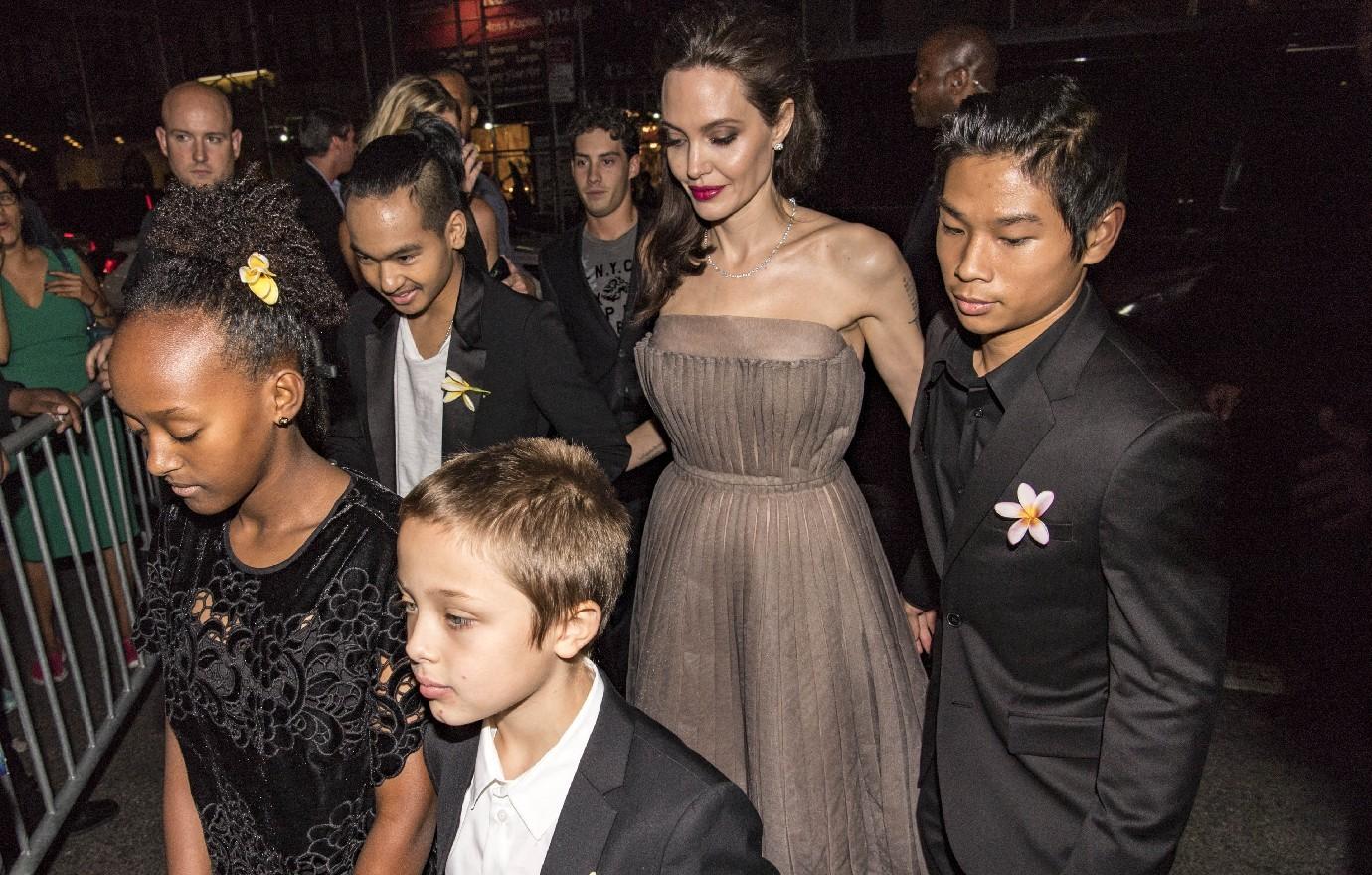 brad pitt ines de ramon angelina jolie kids good hands no motives