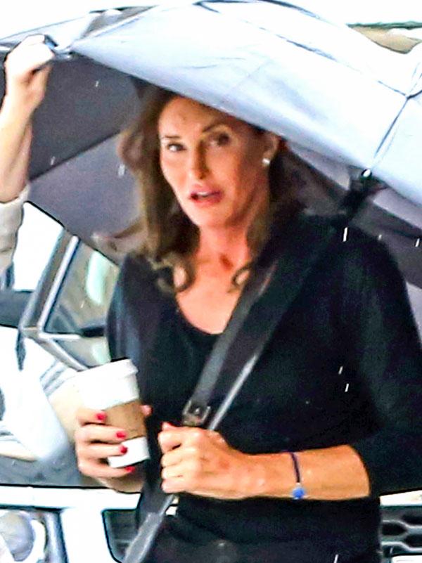 Caitlyn jenner walking rain 05