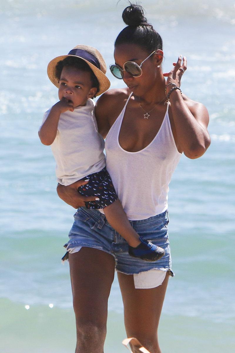 Kelly rowland son titan beach day 03