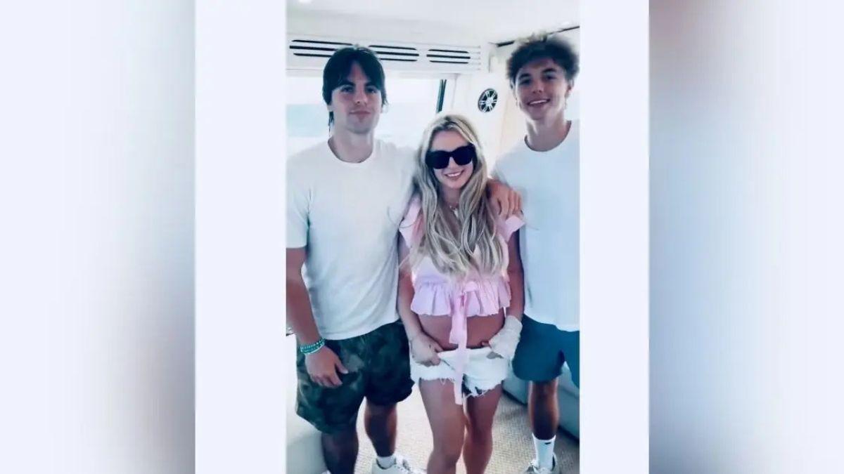 Photo of The vocalist was happy to reunite with her two sons, whom she welcomed with ex-husband Kevin Federline.