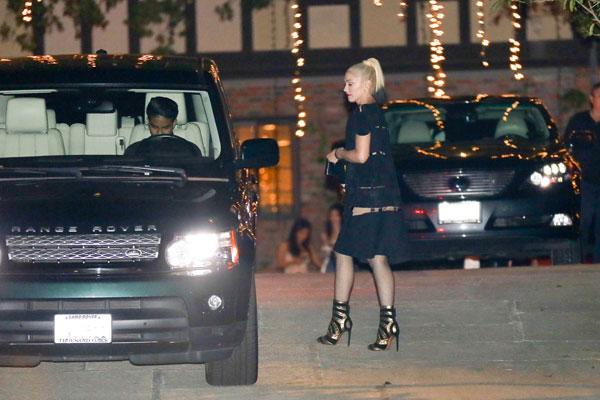 Practically Naked Gwen Stefani Shows Her Butt Off In A Revealing Black Dress 