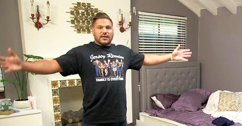 Ronnie gives tour jersey shore family vacation house hero
