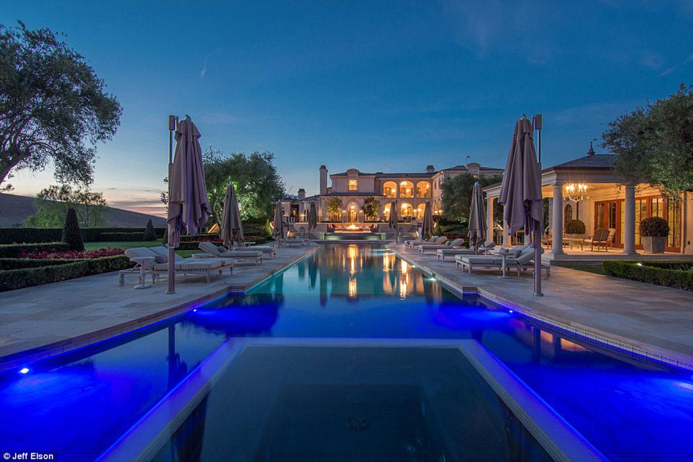 dark knight producer compound on sale 85 million pics 08