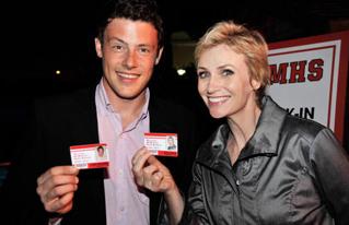 Jane lynch cory monteith teaser_319x206.jpg