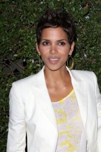 2011__07__Halle_Berry_July12newsnea 200&#215;300.jpg