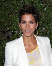 2011__07__Halle_Berry_July12newsnea 200×300.jpg