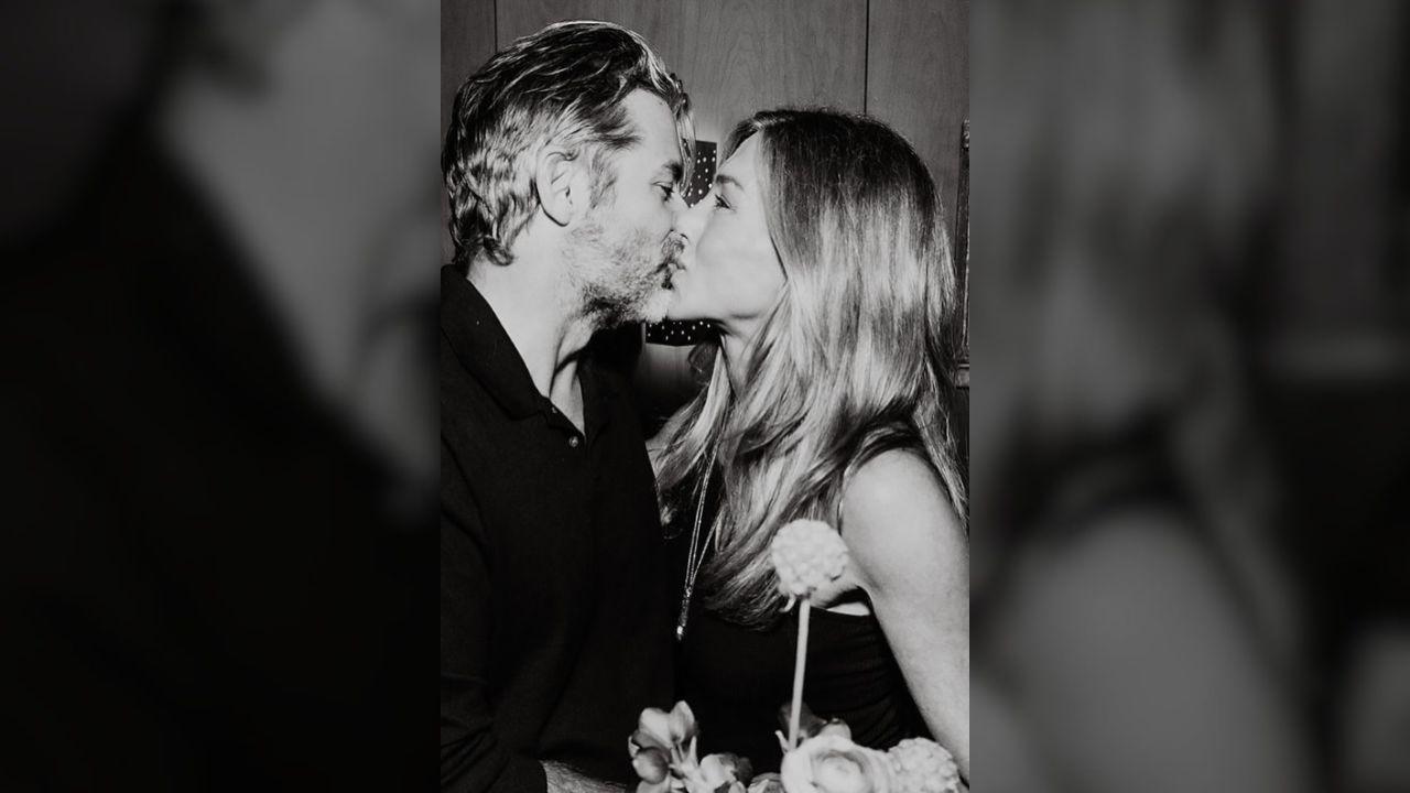 Image of Jennifer Aniston and Jim Curtis rely on meditation and communication in their relationship.