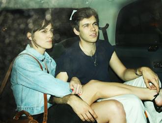 Keira knightley ring may31 london.jpg