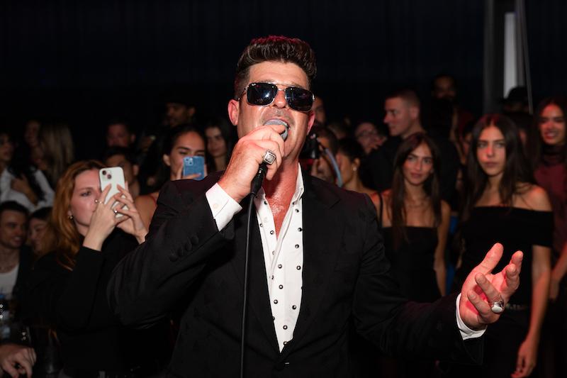 robin thicke performing at silver lining loungephoto credit dan nilsen