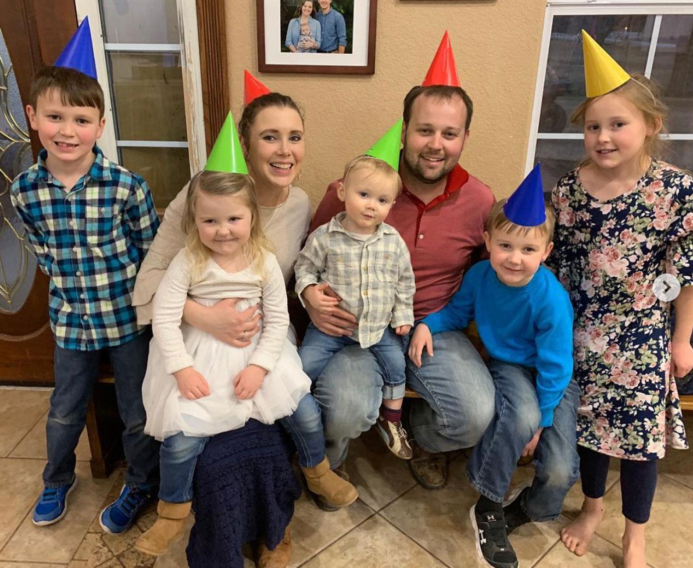 Anna And Josh Duggar With Their Kids Baby Girl