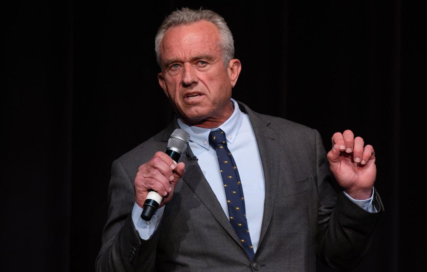 robert f kennedy jr called out turkey barefoot