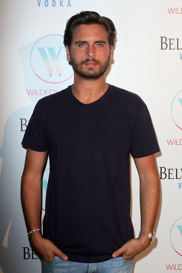 Kourtney kardashian parties scott disick