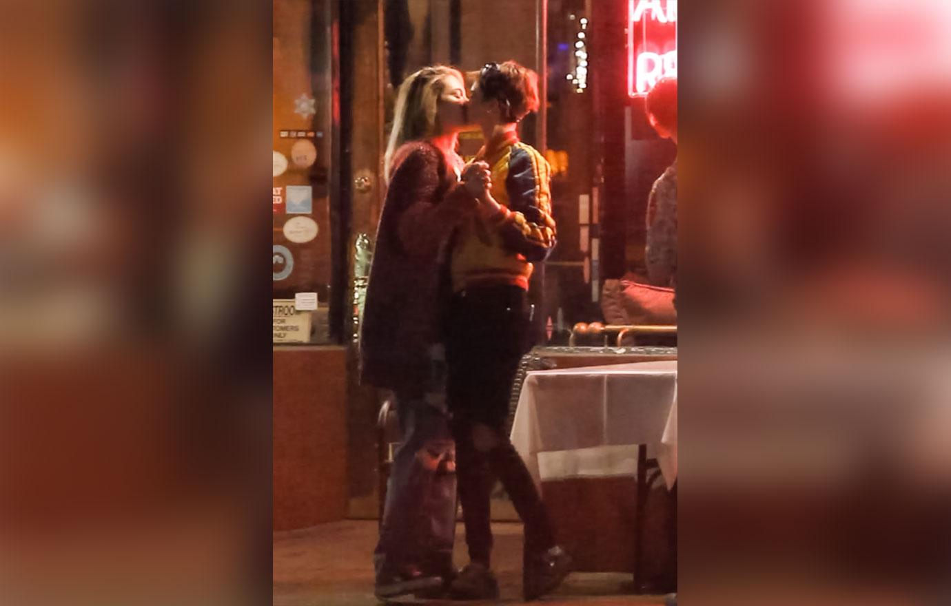 *PREMIUM EXCLUSIVE* Cara Delevingne and Paris Jackson share a Kiss as their Rumored Romance heats up