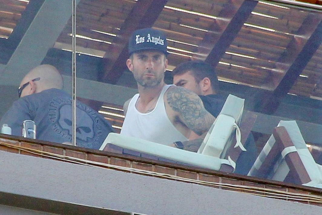 Adam levine parties brazil behati prinsloo pregnant 01